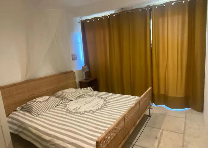 De La Croix Du Pape Casa de hóspedes *