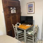 De La Croix Du Pape Konukevi